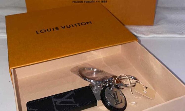 ميدالية مفاتيح ماركة لويس فيتون 
