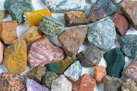 ما هي فوائد واستخدامات الأحجار الكريمة؟ 